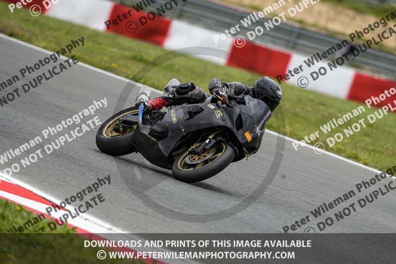 cadwell no limits trackday;cadwell park;cadwell park photographs;cadwell trackday photographs;enduro digital images;event digital images;eventdigitalimages;navarra;no limits trackdays;peter wileman photography;racing digital images;trackday digital images;trackday photos